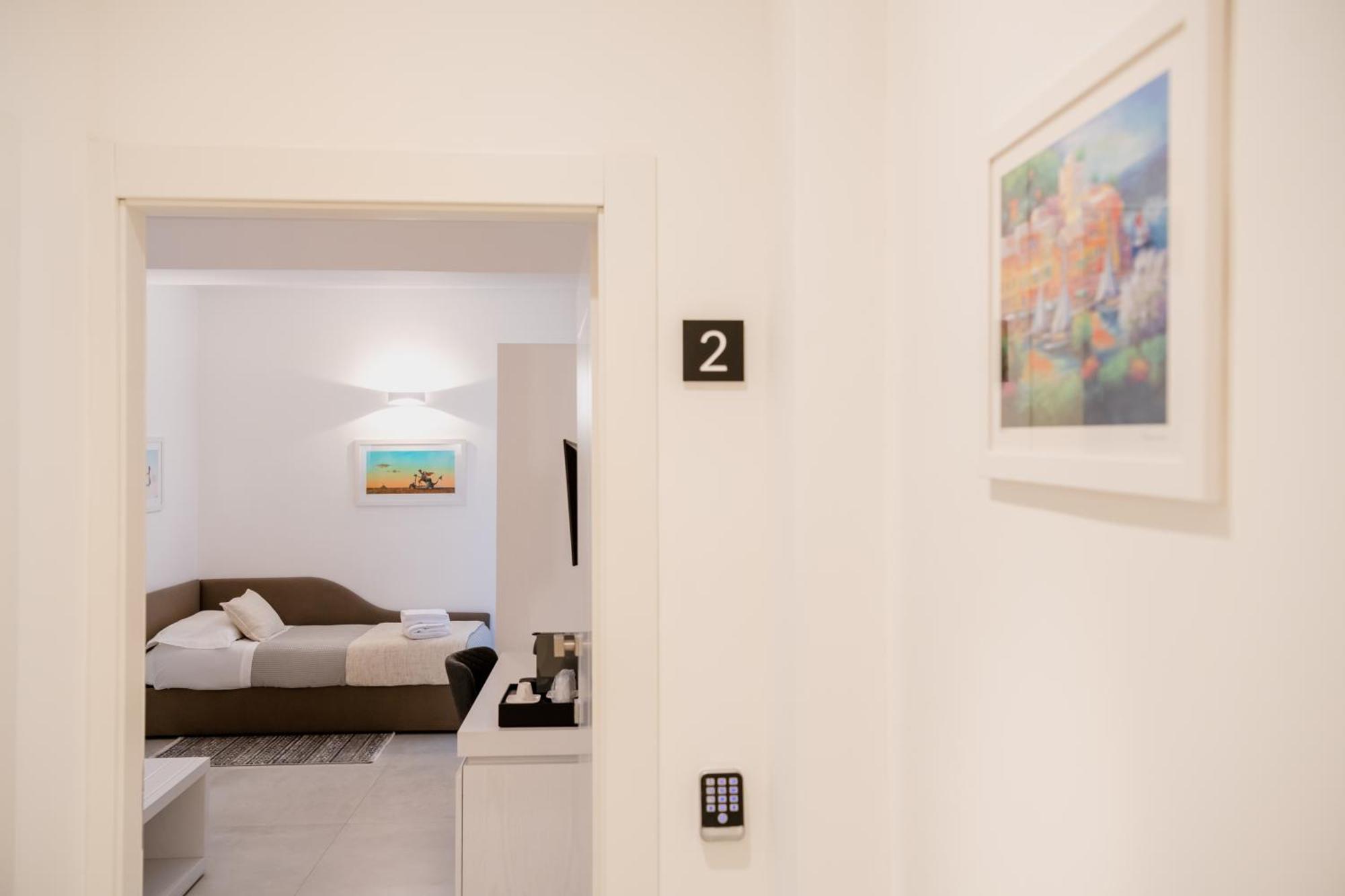Lo Studio Di Viale Lo Re Camere & Caffe' Lecce Exterior foto
