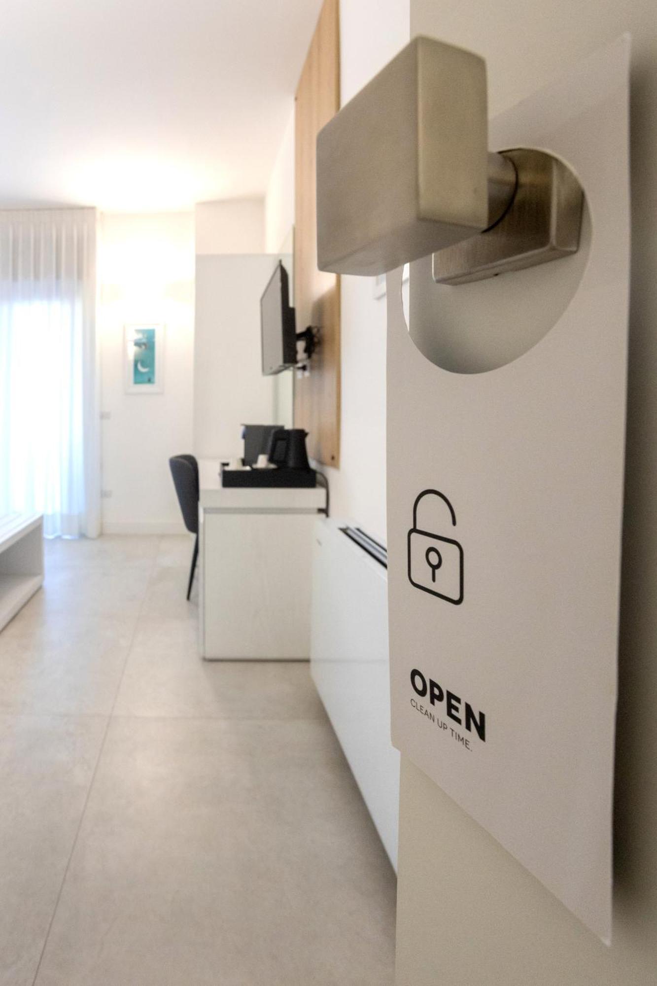 Lo Studio Di Viale Lo Re Camere & Caffe' Lecce Exterior foto